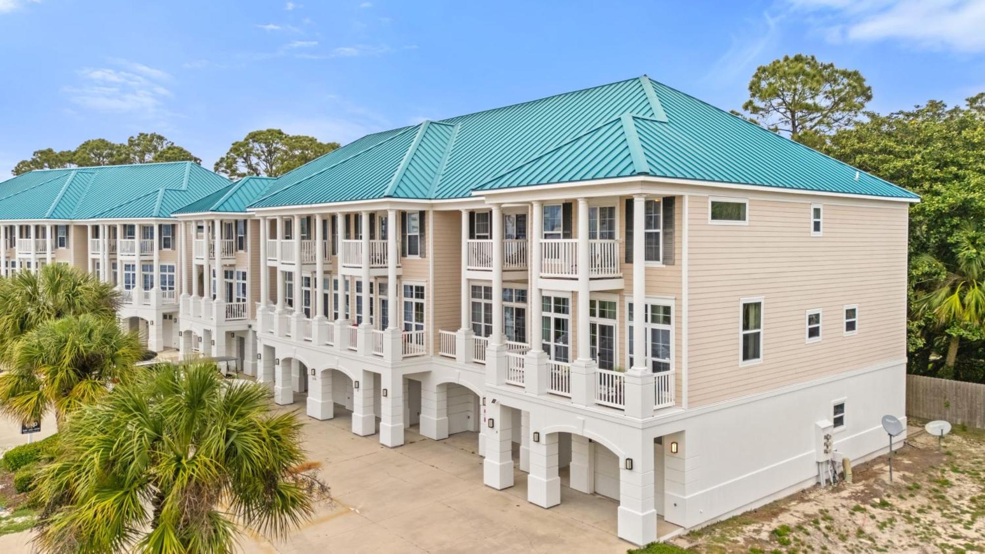 Tidal Charm By Avantstay Walk To Community Pool Balcony Ocean Views Holiday home *