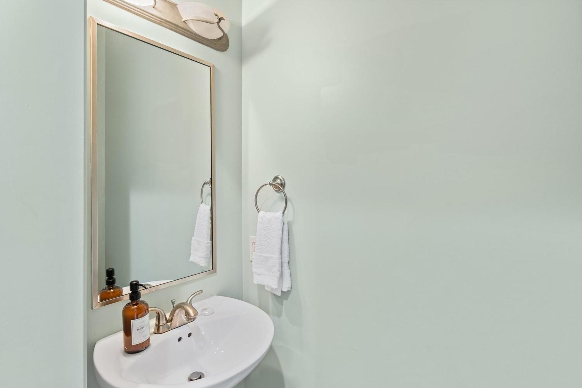 Holiday home Tidal Charm By Avantstay Walk To Community Pool Balcony Ocean Views