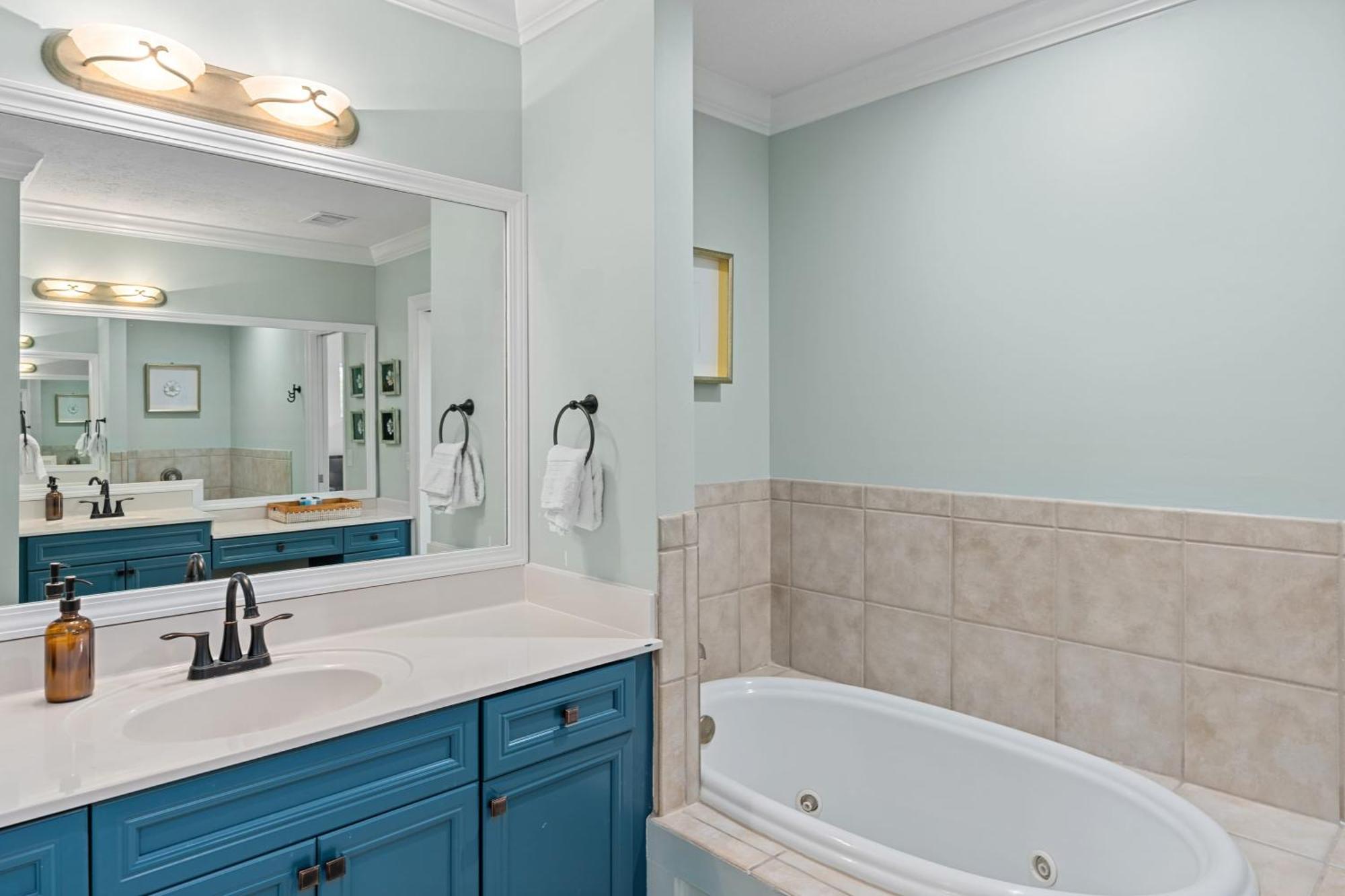 Holiday home Tidal Charm By Avantstay Walk To Community Pool Balcony Ocean Views *
